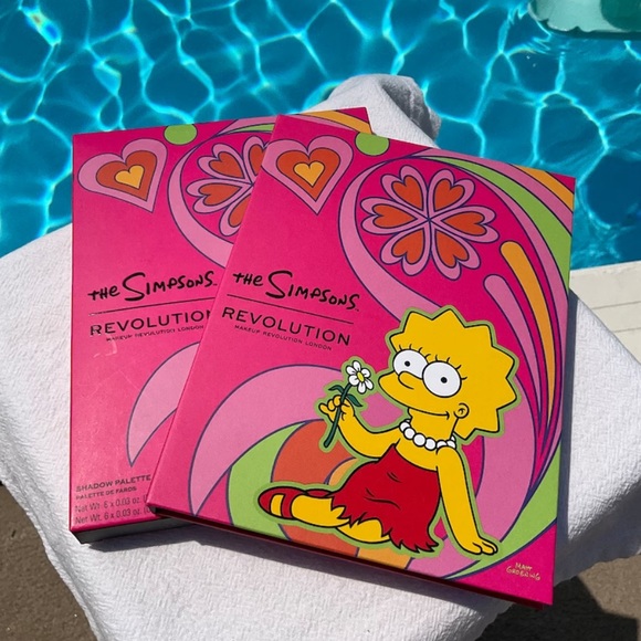 The Simpsons x Revolution Summer of Love Eyeshadow Palette 12 Shades NIB - Picture 3 of 9